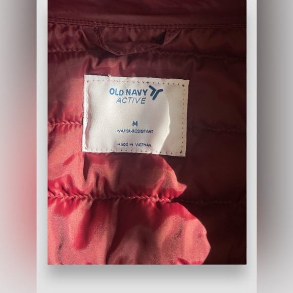 Old Navy Womens Puffer Jacket Water Resistant Burgundy Sz M Quilted Full Zip NWT - Picture 8 of 8